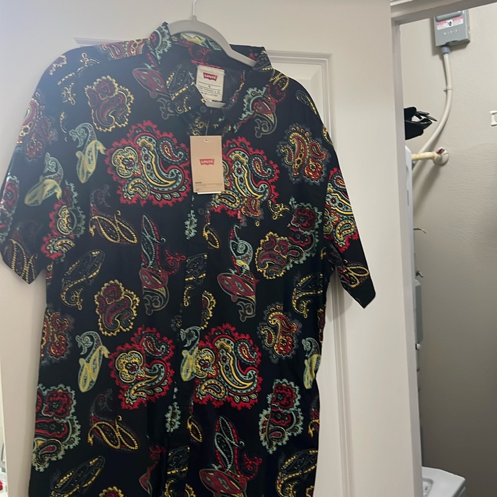Men’s Levi button down
